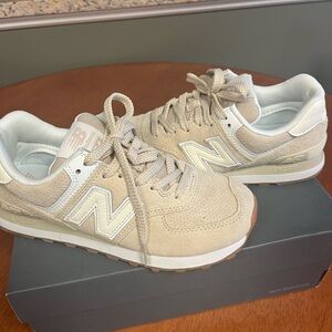 Woman’s New balance beige 574